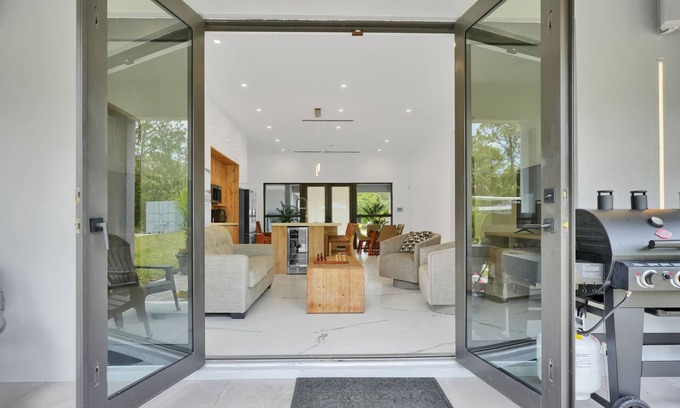 Rural Estates House | 1902 Della Dr