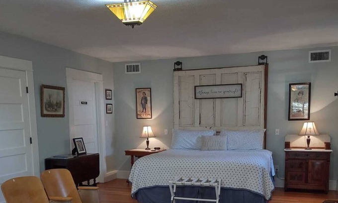 Talent House | 1910 Orchard Guest House~ Center of Wine Country