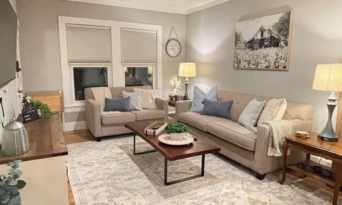 Carrboro House | 1920’s Farmhouse - 3bed/2bath - Pet Friendly
