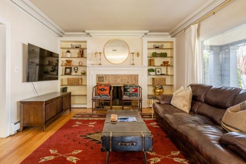 Belmont House | 1923 Belmont House of Antiques - Coffee & Brunch