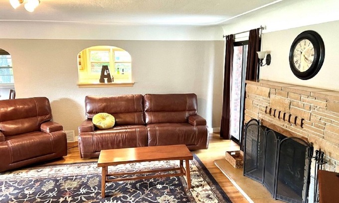 Meridian House | 1950's Brick House. Tons of character. Minutes from downtown Meridian.