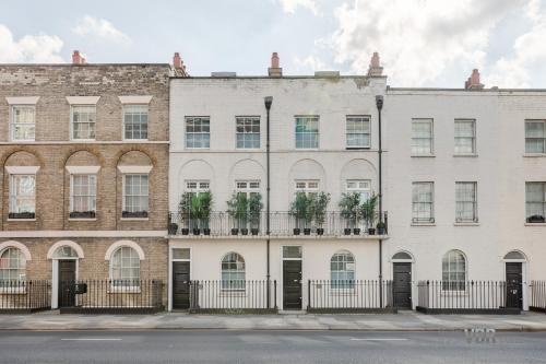 Pimlico Apartment | 195VBR with private bathrooms, shared kitchen