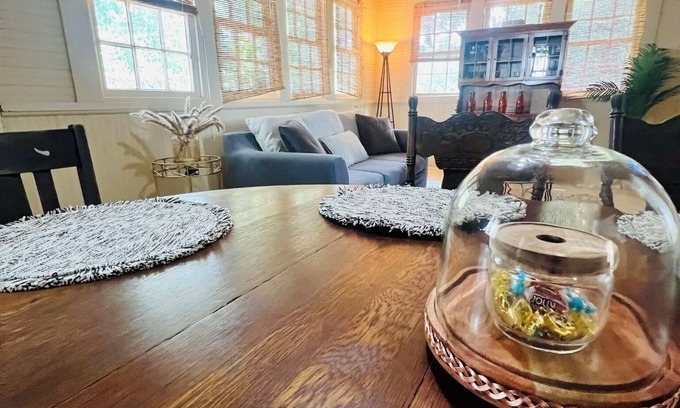 Montgomery House | 19th Century 4-bedroom, walk to downtown