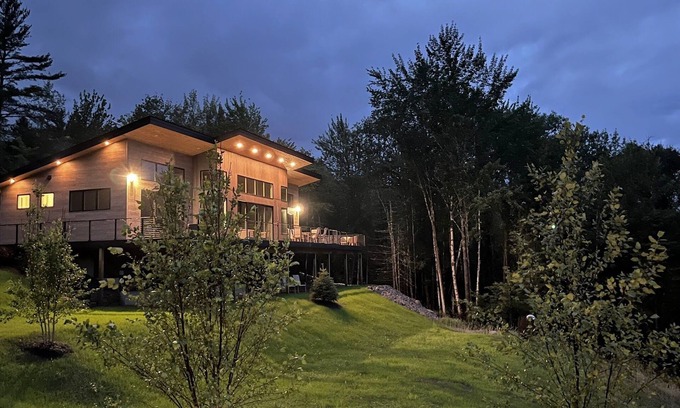 Bethlehem House | 1A Maple Lodge Stunning luxury Scandinavian style home with great views
