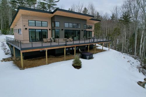 Bethlehem House | 1A Maple Lodge Stunning luxury Scandinavian style home with great views