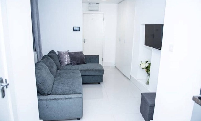 Kensal Green Apartment | 1B Apartment, 30 mins to Oxford Street, Sleeps 4.