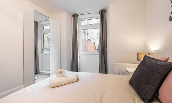 Gorgie Apartment | 1Bed, Ground floor, Private Entrance