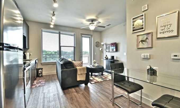 Knox - Henderson Apartment | 1Bedroom 2 beds Furnished Apt with Parking / washer & dryer