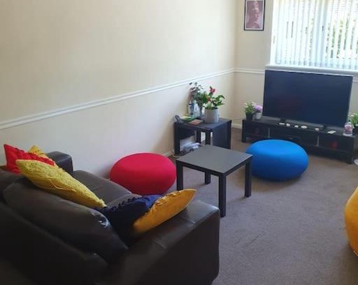 Horsham Apartment | 1bedroom flat wt ext sofa chair