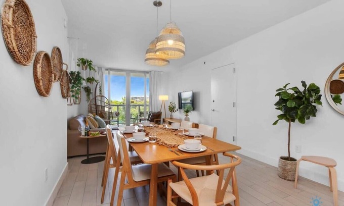 Hallandale Beach Apartment | 1BR Apartment with Balcony, Gym and Pool