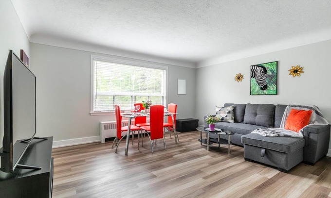 Hamilton Apartment | 1BR Apt w King Bed & Netflix - Near DT Hamilton