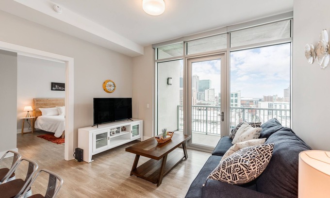 Second Ward Apartment | 1BR furnished Apartment in Charlotte near Uptown Area by RedAwning