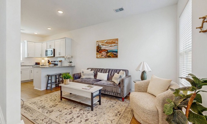 Goose Creek House | 1BR loft in Pet Friendly Resort w/pool & more