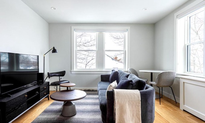 Winter Hill Apartment | 1BR Minutes from Union Sq Porter Sq Davis Sq BOS-338