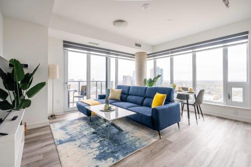 Kitchener House | 1BR Modern Condo - King Bed and Stunning City View