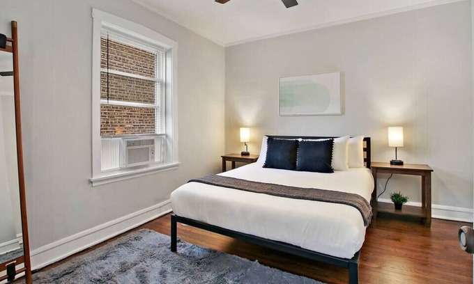 Ravenswood Manor Apartment | 1BR Serene and Cozy Chicago Apartment