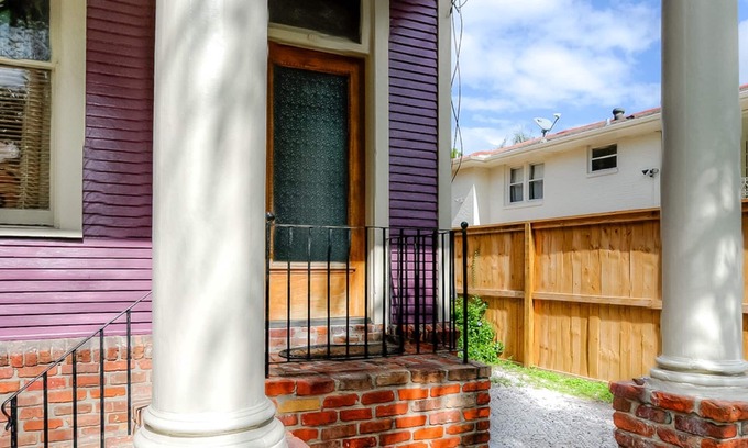 West Riverside Condo | 1BR Sleeps 2-4, GREAT UPTOWN LOCATION!