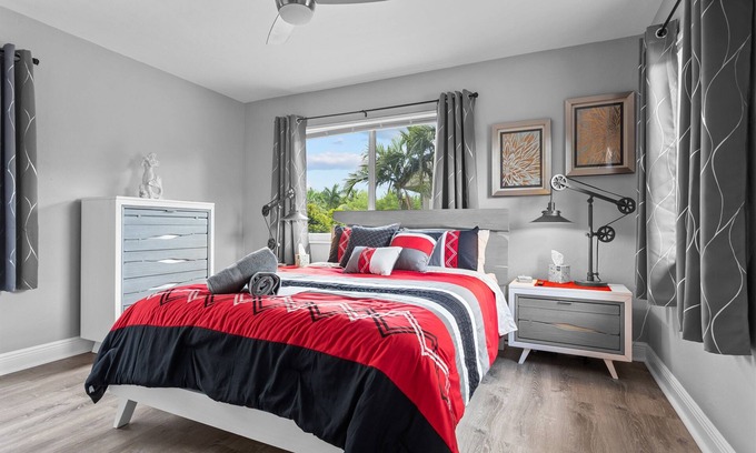 Coral Ridge Apartment | 1BR, Windows on All Four Sides