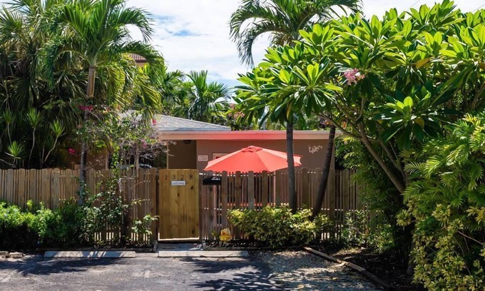 Coral Ridge Apartment | 1BR with Private, Fenced Deck