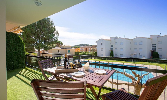 Calella de Palafrugell Apartment | 1CB T4 -Completely renovated apartment in a very quiet area with garden and communal pool near the beach of Calella de Palafrugell