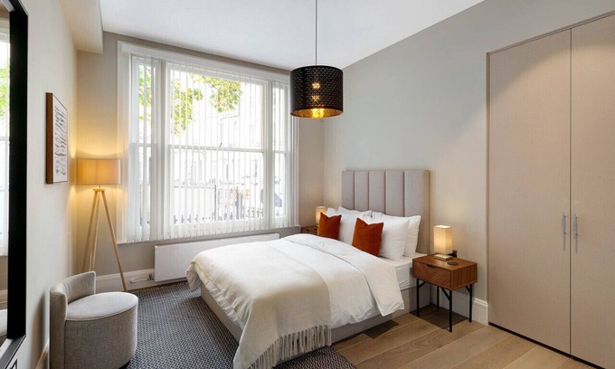 Queen's Gate Apartment | 1CR3 · Beautiful Serviced Apartment London