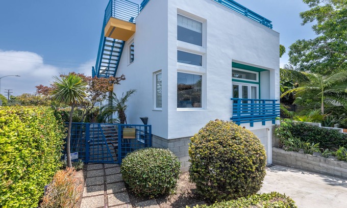 Ocean Park House | 1min to Sand & Sea - Santa Monica Dream Home