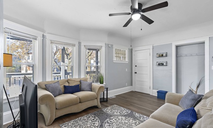 Cleveland Apartment | 1st floor apt near Cleve Clinic, UH, VA hospital, Case Western