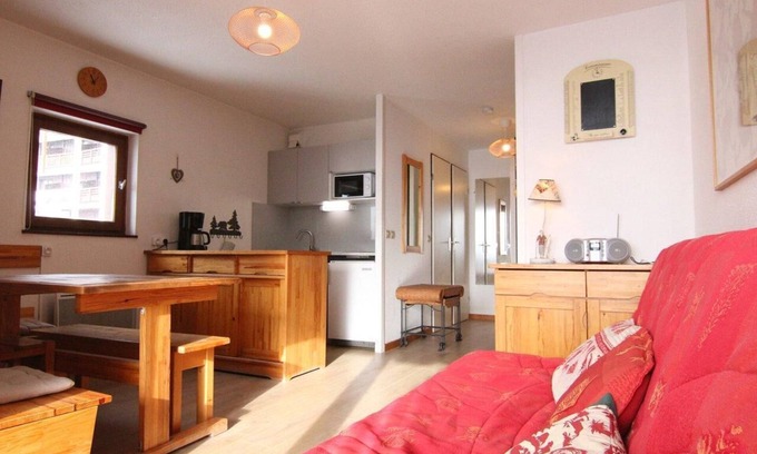 Eclose-Ouest Apartment | 1st floor, balcony, tv, ski locker, 31m², Alpe d'Huez