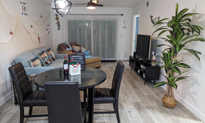 Iona Condo | 1st floor Ft. Myers Davis Lake Condo, minutes to Sanibel and Fort Myers beach