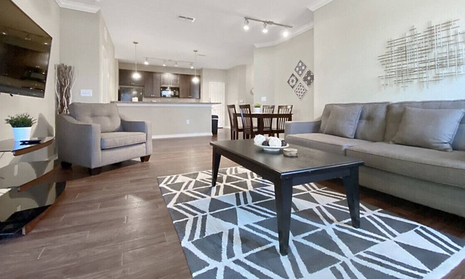 Lutz Apartment | 1st Floor w/Private Garage, Near Hospitals & Pet Friendly!