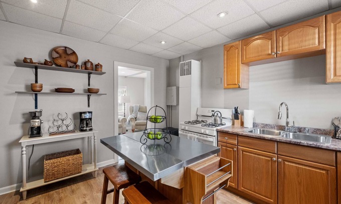 Manchester Apartment | 1st Flr 1 Bed/1 Ba Furnished-Pet Friendly
