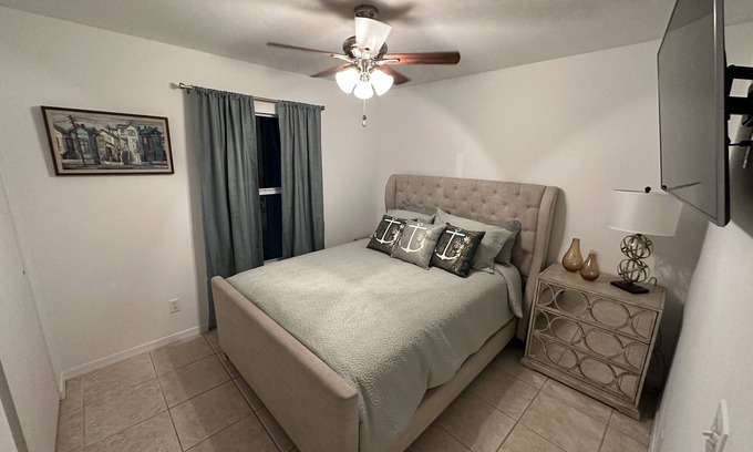 Naples House | 2/1 Hidden Gem