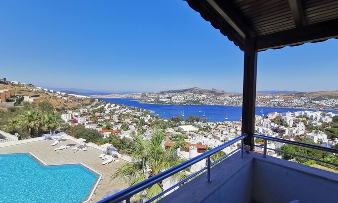 Gundogan House | 2+1 with pool and sea view