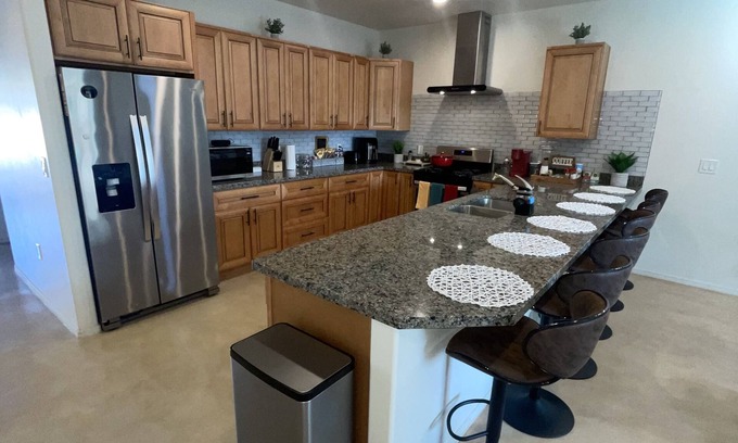 Casas Adobes House | 2,100 sqft "GEM" in highly desirable Casas Adobes. 2 minute walk to Golf Resort!