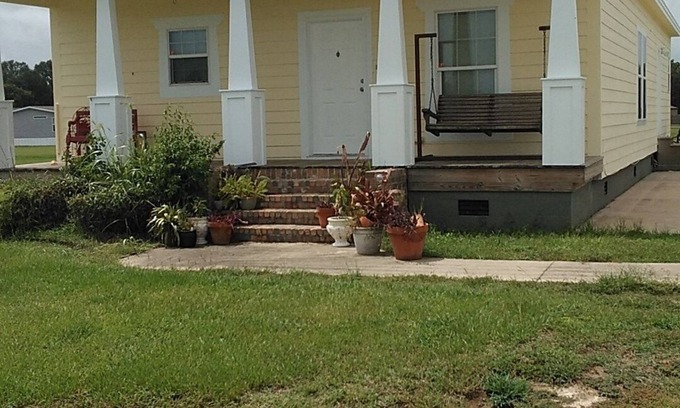 New Iberia House | 2/2 home minutes from I-10