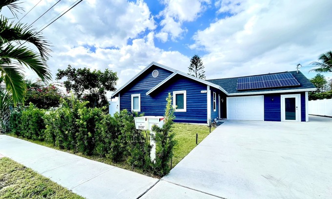 West Palm Beach House | 2/2 Home w/yard,near Downtown, Beach,Airport, I-95, Train