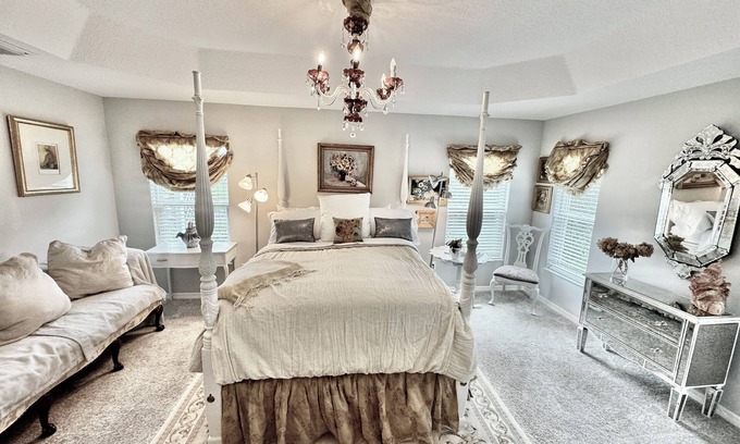 Wildwood House | 2/2 in The Village of Fenney
