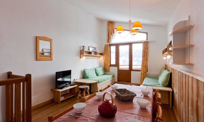 La Perriere Apartment | 2* 3-Bed Ski-in/Ski-out, 9 pers, elevator and covered parking