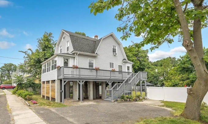 Stratford House | 2.3mi from Short Beach, 3 Bed 1.5 bath