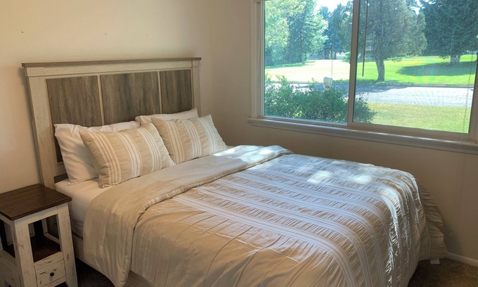 Billings House | 2,800 sqft large 2-bedroom house in safe sought after neighborhood with AC, WiFi