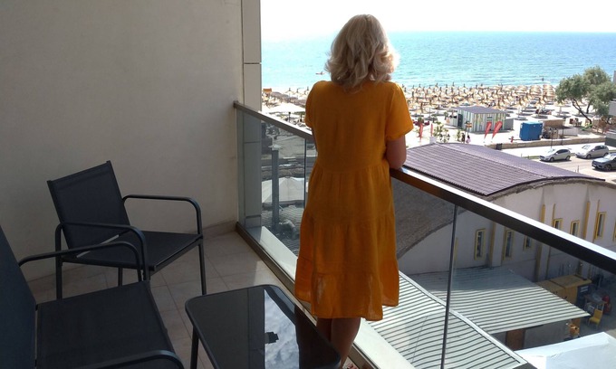 Mamaia-Sat Apartment | 2 Appartments , next to each other, on the beach, splendid view, max 10 persons