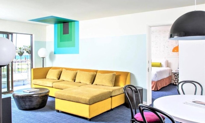 Venice Hotel | 2 Balcony Rooms w/City Views | Rooftop | Free Breakfast | Venice Fun