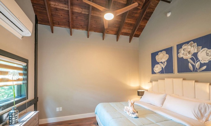 Lambertville House | 2 Barn Suites in Lambertville, NJ -- Cozy and luxurious!