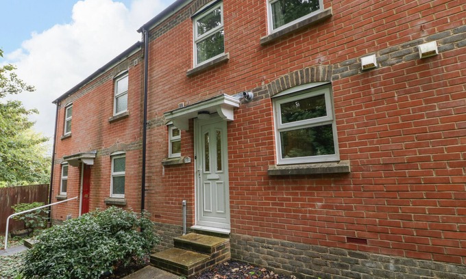 Dorchester House | 2 BATHSHEBA TERRACE, pet friendly, with a garden in Dorchester
