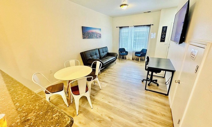 Reno House | 2 Bd, 2.5 Baths, Sleeps 5/C8