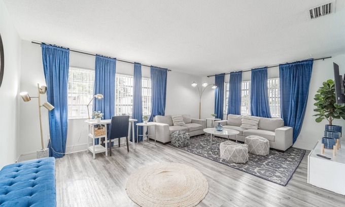 Survey Creek Apartment | 2 BD Condo - Sleeps 4 - Palm Wave Stays
