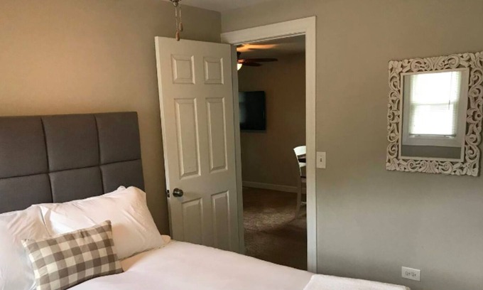 Libertyville Apartment | 2 Bdr ★ 1 King 1 Queen Bed ★ Close to Libertyville