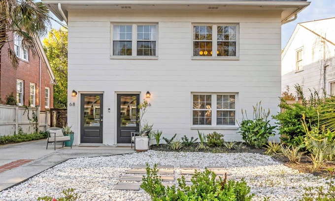 Charleston House | 2 BDR Downtown Charleston Home
