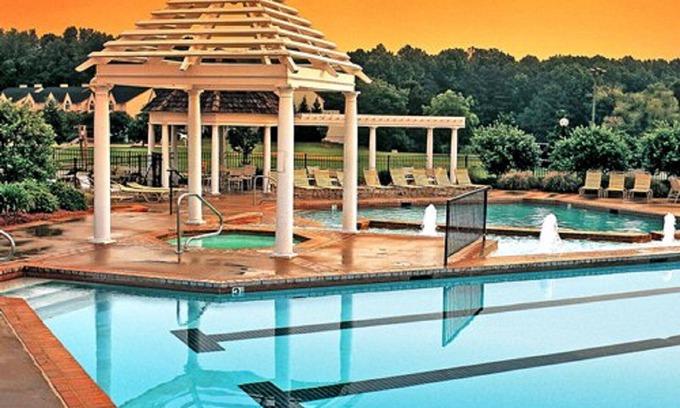 Berkeley Condo | 2 BDRM~ HISTORIC POWHATAN~ BUSCH GARDENS 8 MILES, WATER COUNTRY 9 MILES BOOK NOW