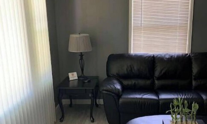 Hanley Hills House | 2 Bdrm Home Less than 6 miles from Lambert Airport